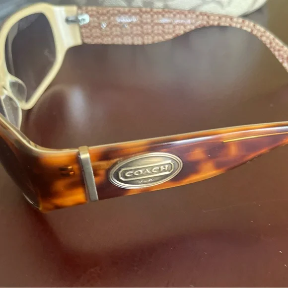 Coach Tortoise Shell Sunglasses - Case Included - Picture 8 of 10